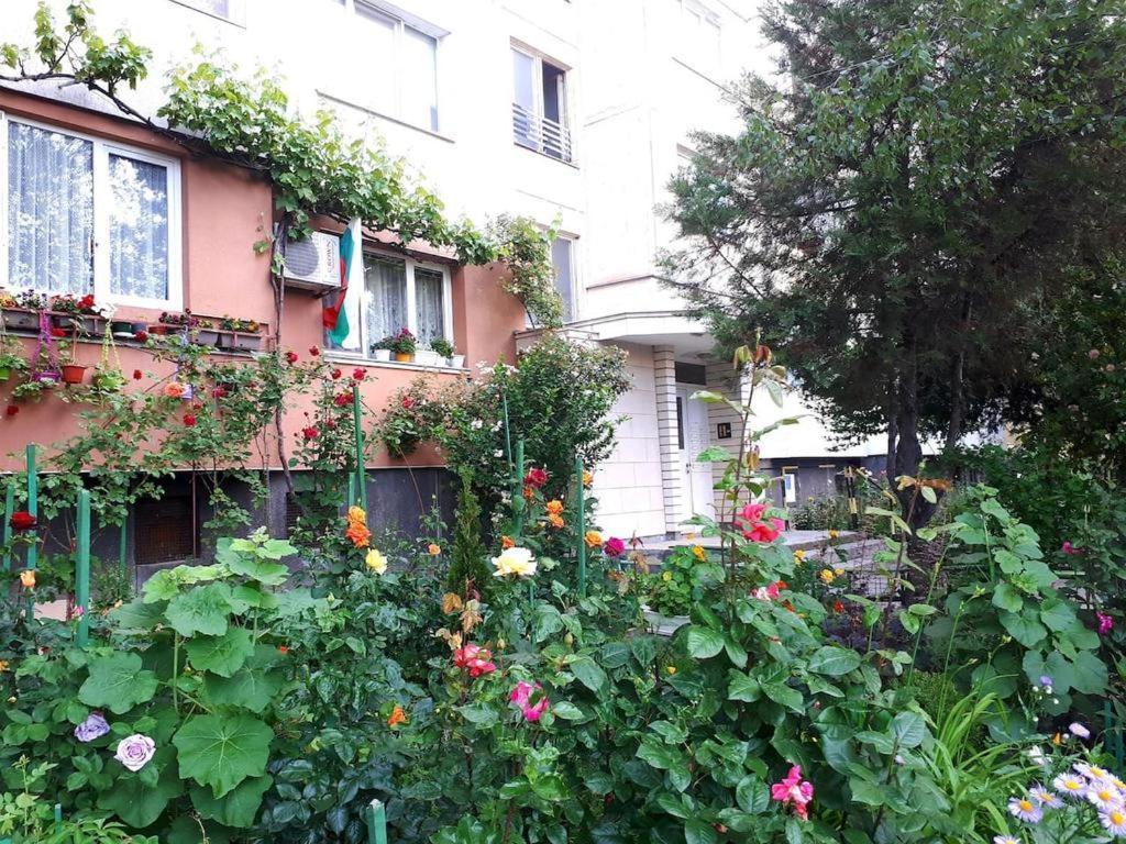 2 Bedrooms With Private Bath And Balcony Near The Airport Sofia Exterior photo